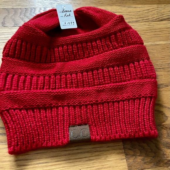 Beanie Red - Picture 2 of 3